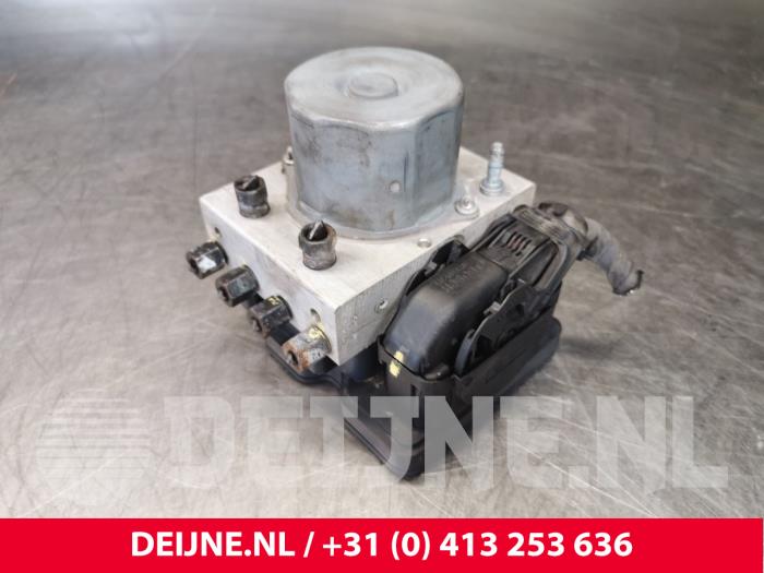 Gebruikte ABS Pomp Tesla Model X 100D Prijs € 484,00 Inclusief btw aangeboden door van Deijne Onderdelen Uden B.V.