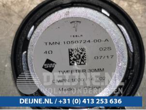 Tesla Model X Luidspreker O97232 foto 3