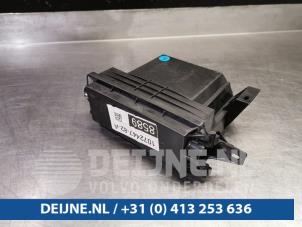 Gebruikte Module doos motorruimte Tesla Model X 100D Prijs € 36,30 Inclusief btw aangeboden door van Deijne Onderdelen Uden B.V.