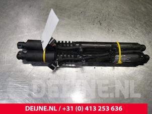 Gebruikte Kofferdekseldemper links-achter Tesla Model X 100D Prijs € 48,40 Inclusief btw aangeboden door van Deijne Onderdelen Uden B.V.