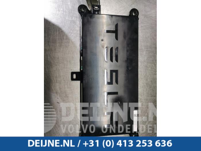 Gebruikte Computer Body Control Tesla Model X 100D Prijs € 24,20 Inclusief btw aangeboden door van Deijne Onderdelen Uden B.V.