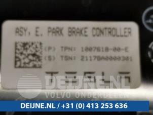 Tesla Model X Handrem Module O97469 foto 2