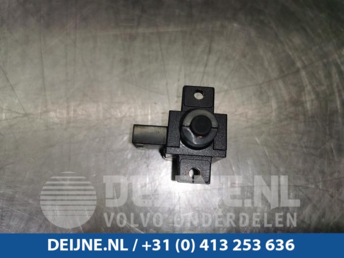 Gebruikte Temperatuursensor binnen Tesla Model X 100D Prijs € 60,50 Inclusief btw aangeboden door van Deijne Onderdelen Uden B.V.