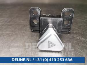 Gebruikte Alarmlicht Schakelaar Tesla Model X 100D Prijs € 18,15 Inclusief btw aangeboden door van Deijne Onderdelen Uden B.V.