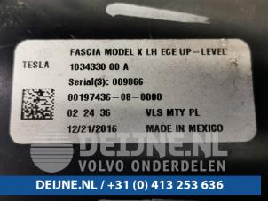 Tesla Model X Tageslicht links O97505 foto 3
