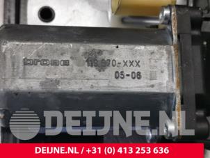 Volvo V70 Ruitmechaniek 4Deurs rechts-achter O97906 foto 3