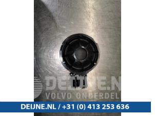 Gebruikte Speaker Tesla Model S 75D Prijs € 30,25 Inclusief btw aangeboden door van Deijne Onderdelen Uden B.V.