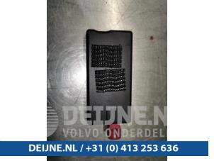 Gebruikte Simkaart houder Tesla Model S 75D Prijs € 42,35 Inclusief btw aangeboden door van Deijne Onderdelen Uden B.V.