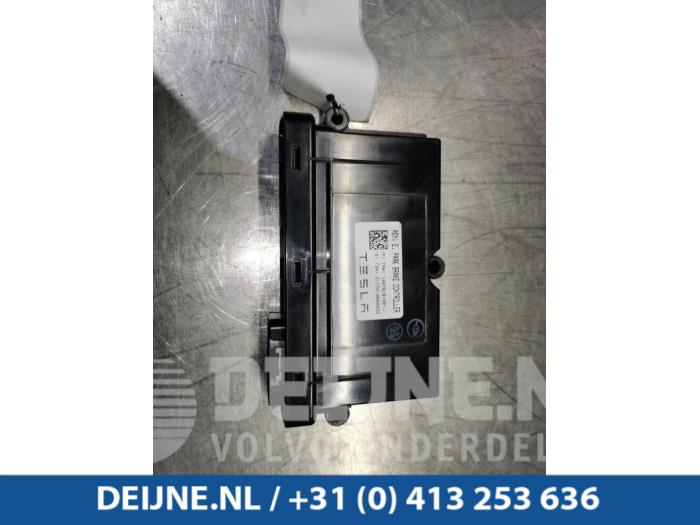 Tesla Model S Handrem Module O97940