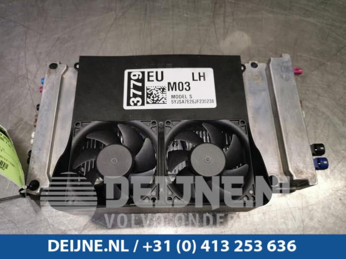 Gebruikte Computer Cruise Control Tesla Model S 75D Prijs € 242,00 Inclusief btw aangeboden door van Deijne Onderdelen Uden B.V.