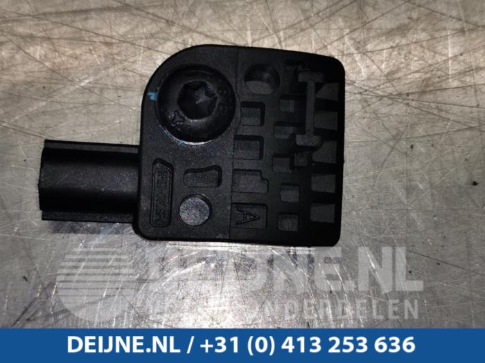 Tesla Model S Airbag Sensor O97957