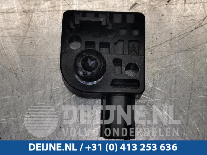 Tesla Model S Airbag Sensor O97959