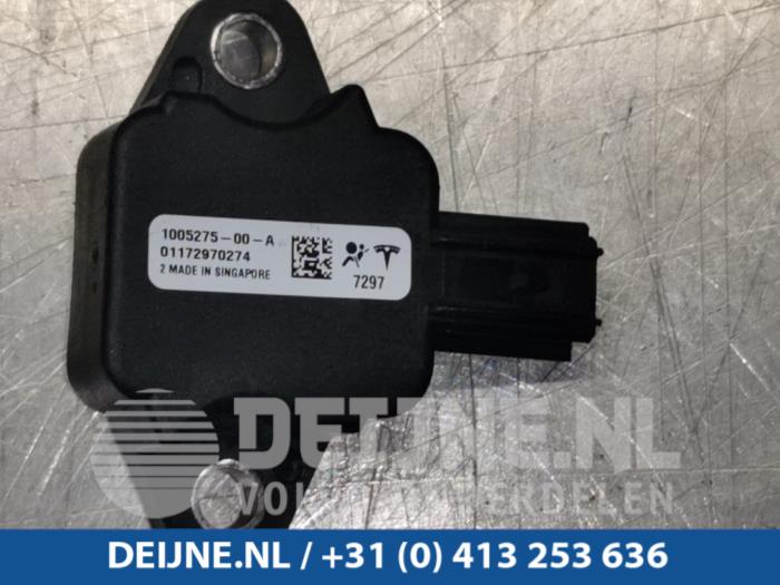 Tesla Model S Airbag Sensor O97965