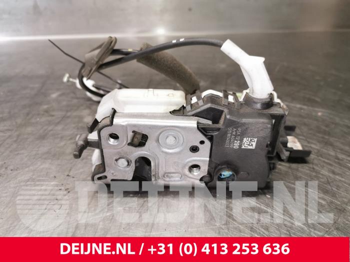 Peugeot 5008 Front door lock mechanism 4-door, right O98096