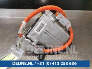 Gebruikte Koelwater Verwarmings Module Tesla Model S 75D Prijs € 242,00 Inclusief btw aangeboden door van Deijne Onderdelen Uden B.V.