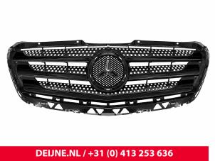 Mercedes Sprinter Grille O9990001324 photo 2