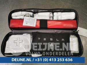 Tesla Model S EHBO kit O98284 foto 2