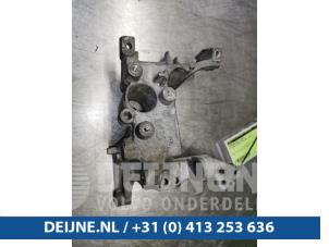 Citroen Berlingo Alternator upper bracket O98470 photo 2