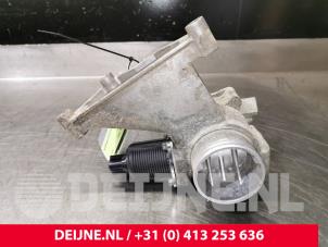 Nissan Interstar EGR Klep O98530 foto 2