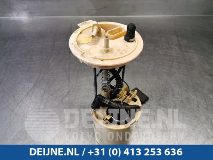Gebruikte Tank element Pomp Volkswagen Passat CC (357) 2.0 TDI 16V 135 Prijs € 35,00 Margeregeling aangeboden door van Deijne Onderdelen Uden B.V.