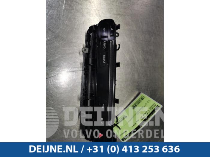 Mercedes C-Klasse Radiobedienfeld O98994