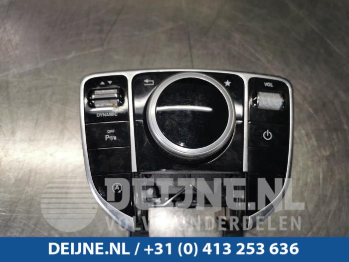Mercedes C-Klasse Regeleinheit Multi Media O99002
