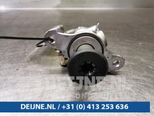 Volkswagen Golf Master cylinder O99640 photo 3