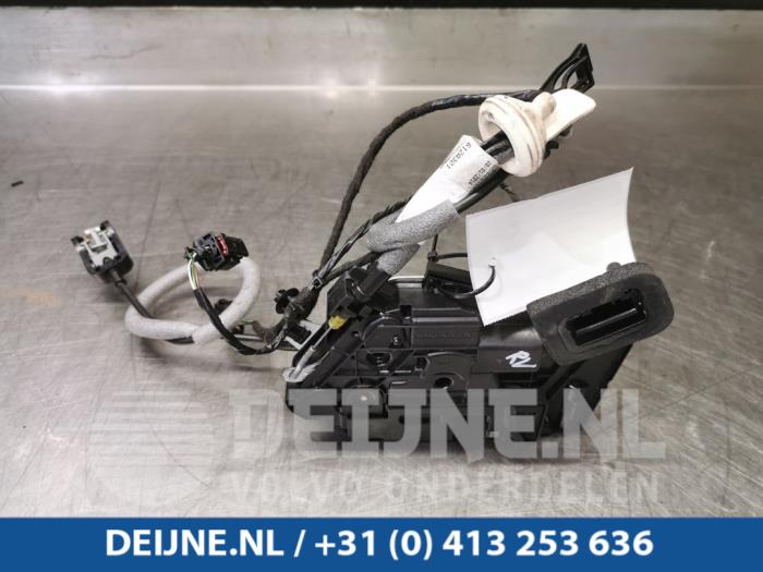 Volkswagen Golf Front door lock mechanism 4-door, right O99656