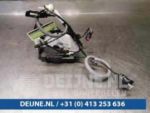 Volkswagen Golf Front door lock mechanism 4-door, right O99656 photo 3