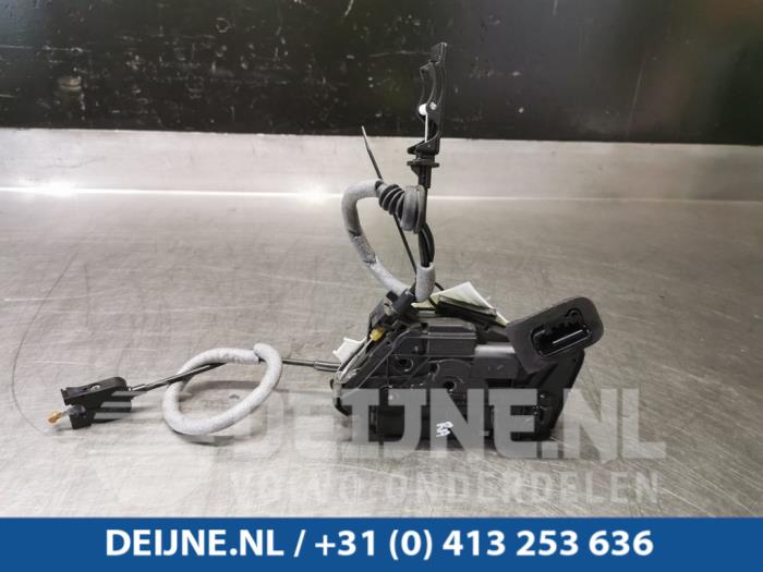 Volkswagen Golf Rear door mechanism 4-door, right O99658