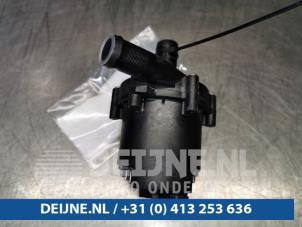 Tesla Model S Water pump O99700 photo 2
