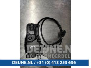 Tesla Model S Deurslot Mechaniek 4Deurs links-achter O99716 foto 2