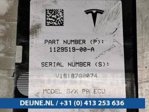 Tesla Model S Parkeerhulp computer O99732 foto 2