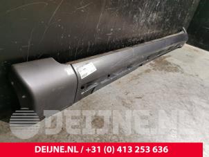 Volvo S60 Zijskirt links O99800 foto 2