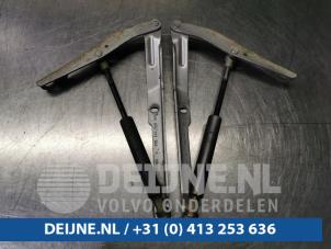 Gebruikte Motorkap Scharnier Porsche 911 (996) 3.6 Carrera 4 24V Prijs € 100,00 Margeregeling aangeboden door van Deijne Onderdelen Uden B.V.