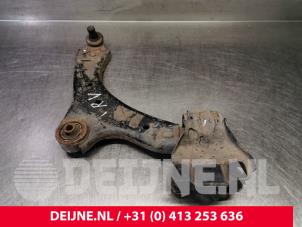 Volvo XC70 Front lower wishbone, right O100416 photo 2