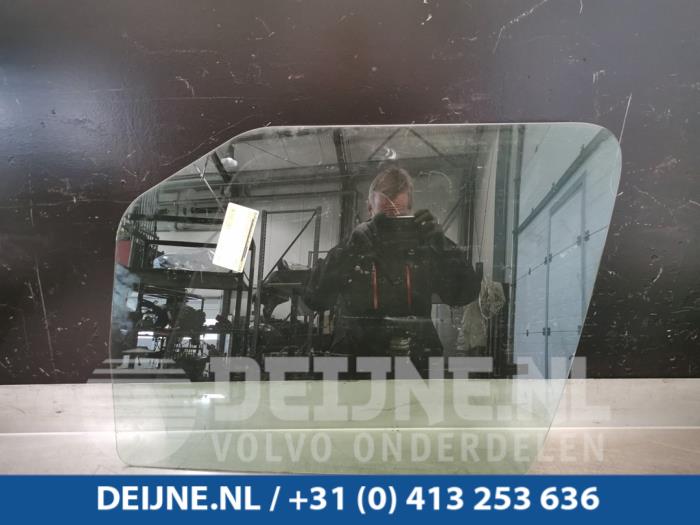 Gebruikte Deurruit 2Deurs rechts Mercedes Sprinter 5t (907.6) Prijs € 48,40 Inclusief btw aangeboden door van Deijne Onderdelen Uden B.V.
