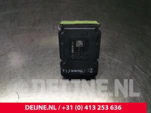 Volvo V70 ABS Pomp O100824 foto 3