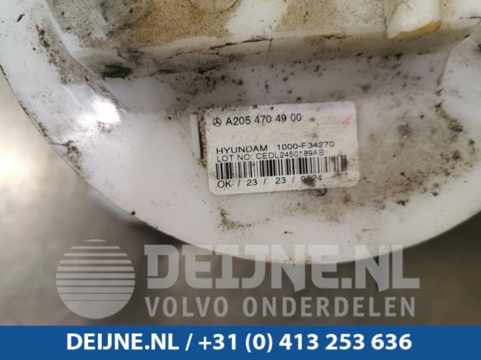 Gebruikte Brandstofpomp Elektrisch Mercedes GLC (X253) 2.0 260 16V 4-Matic Prijs € 100,00 Margeregeling aangeboden door van Deijne Onderdelen Uden B.V.