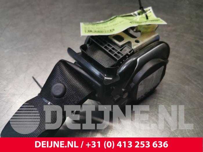 Audi A4 Sicherheitsgurt links vorne O101040