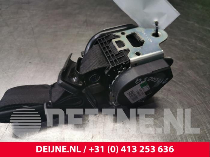 Audi A4 Sicherheitsgurt rechts vorne O101042