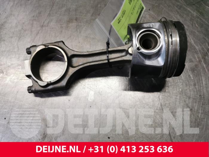Volvo V70 Kolben O101312
