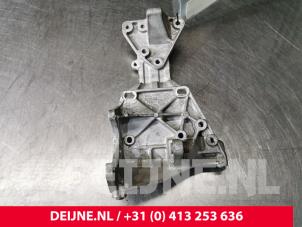 Volvo V70 Alternator lower bracket O101397 photo 2