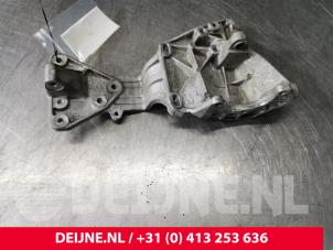 Volvo V70 Alternator lower bracket O101397 photo 3