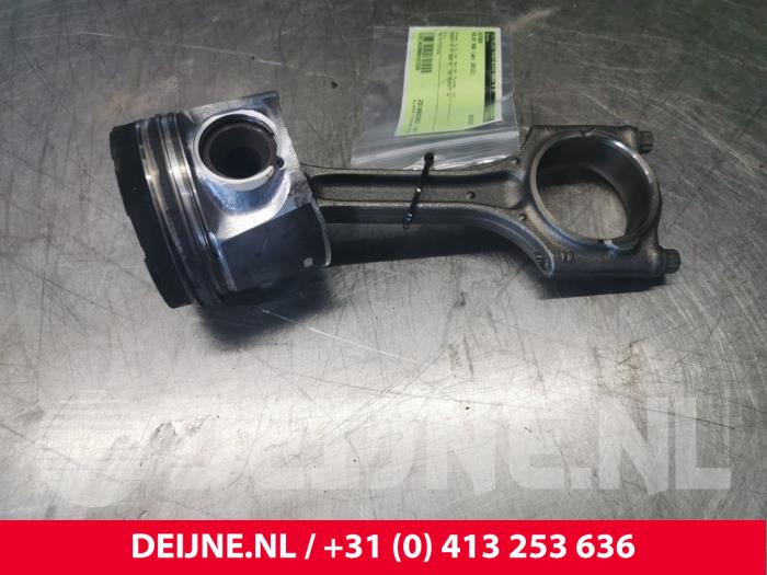 Gebruikte Zuiger Volvo V60 I (FW/GW) 2.0 D3 20V Prijs € 100,00 Margeregeling aangeboden door van Deijne Onderdelen Uden B.V.