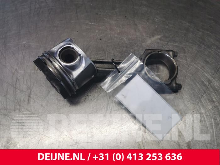 Gebruikte Zuiger Volvo V60 I (FW/GW) 2.0 D3 20V Prijs € 100,00 Margeregeling aangeboden door van Deijne Onderdelen Uden B.V.