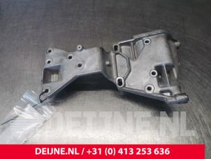 Volvo S80 Alternator lower bracket O101616 photo 2