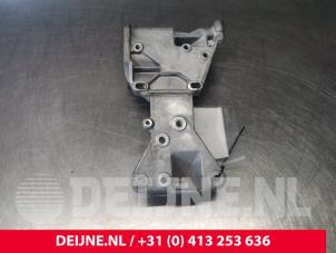 Volvo S80 Alternator lower bracket O101616 photo 3
