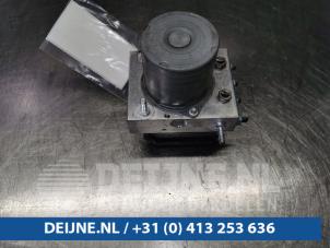 Mercedes Vito ABS Pomp O102221 foto 3