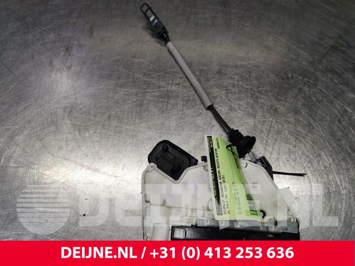 Volkswagen Polo Rear door mechanism 4-door, right O102468